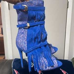 Blue heeled boots with fringe tassels!